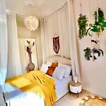 Quiet Boho Whit A Balkony Near The Center Apartment *