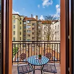 Quiet Boho Whit A Balkony Near The Center Prague