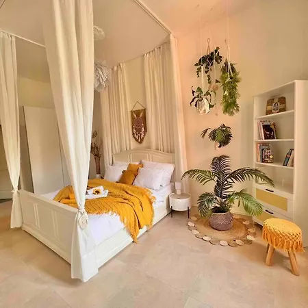 Central Cozy Apartment With Balcony Near Wenceslas Square